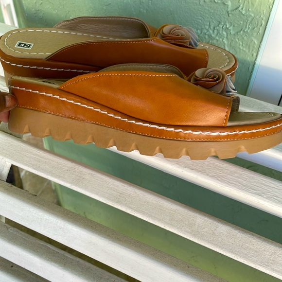 New Sandals Size 8.5 - Picture 4 of 7